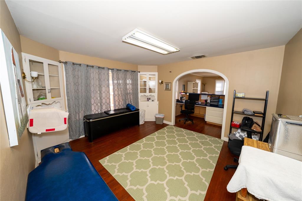 Clow 2 Add Town Coleman - Commercial Sale