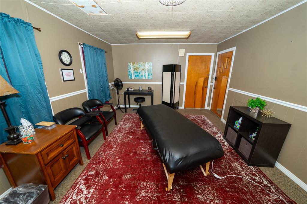 Clow 2 Add Town Coleman - Commercial Sale