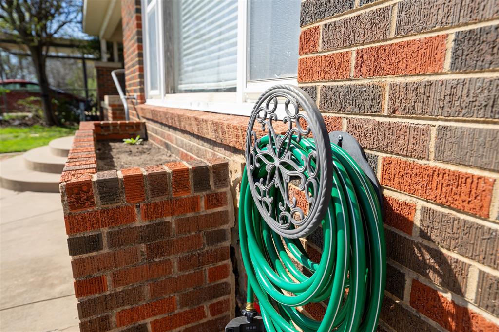 Clow 2 Add Town Coleman - Commercial Sale