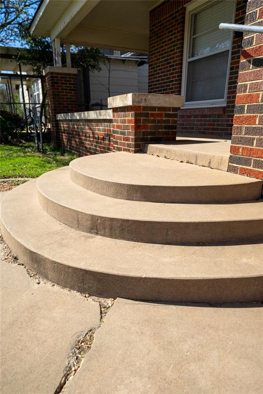 Clow 2 Add Town Coleman - Commercial Sale