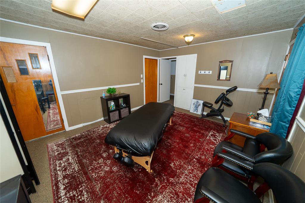 Clow 2 Add Town Coleman - Commercial Sale