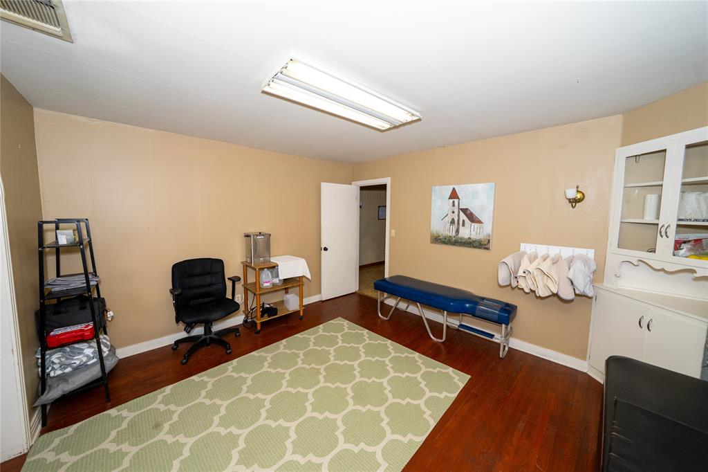 Clow 2 Add Town Coleman - Commercial Sale