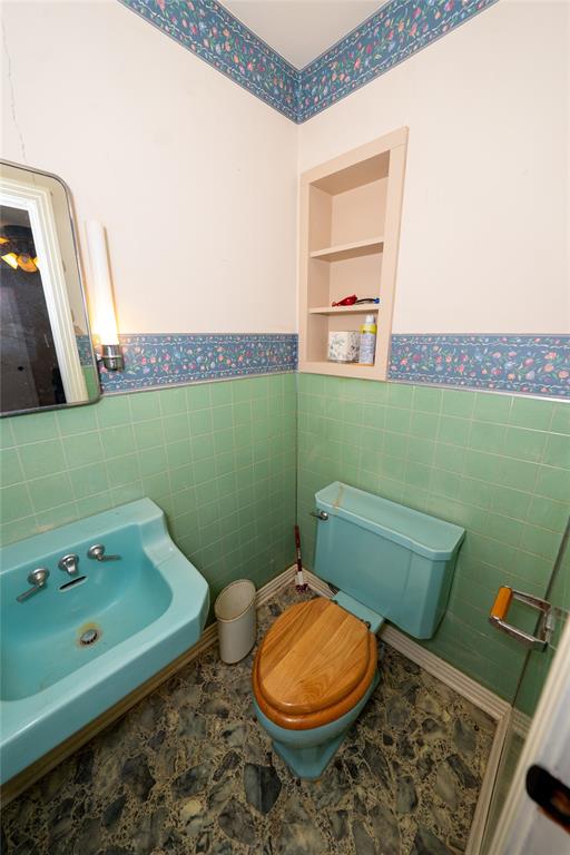 Clow 2 Add Town Coleman - Commercial Sale