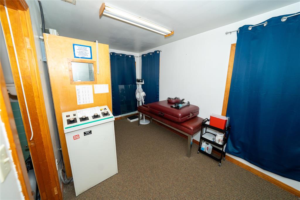 Clow 2 Add Town Coleman - Commercial Sale