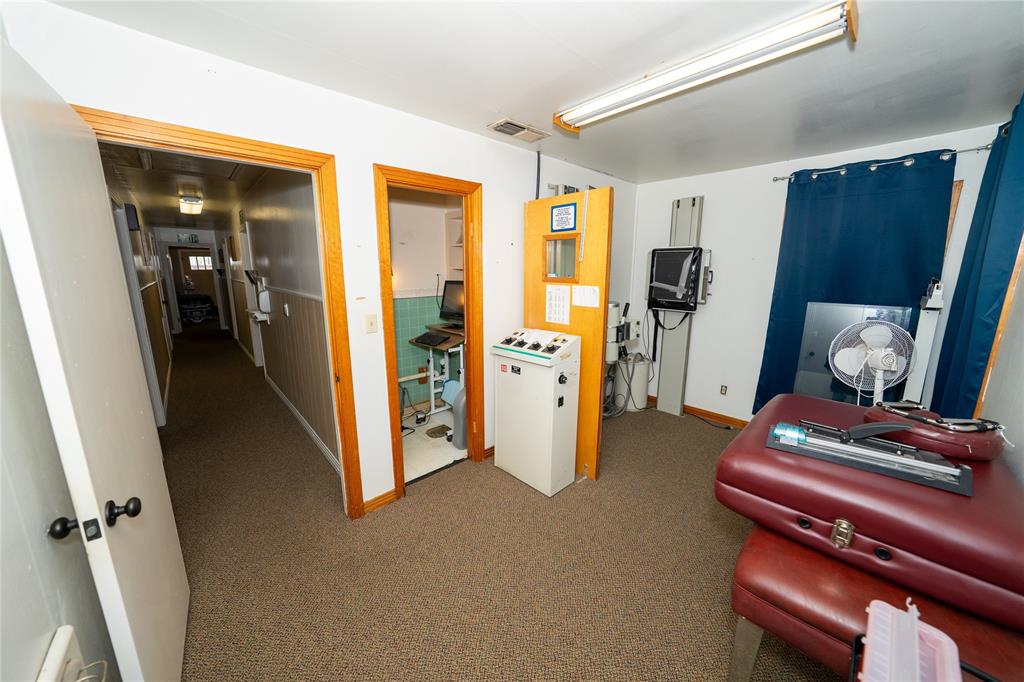 Clow 2 Add Town Coleman - Commercial Sale