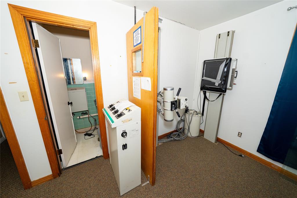 Clow 2 Add Town Coleman - Commercial Sale