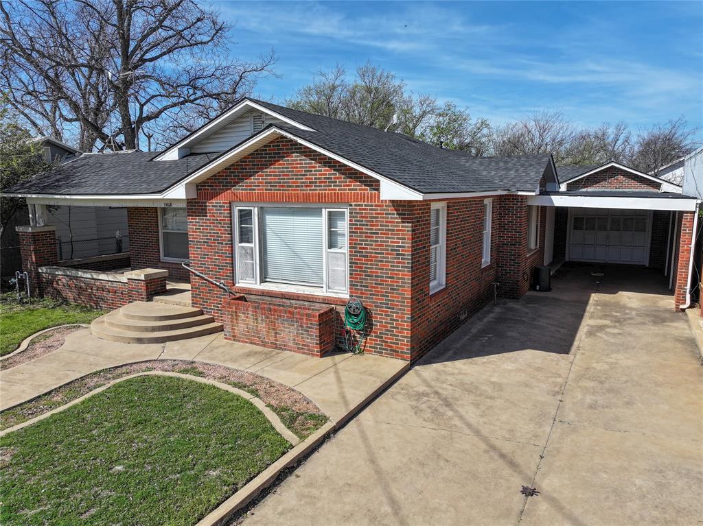 Clow 2 Add Town Coleman - Commercial Sale