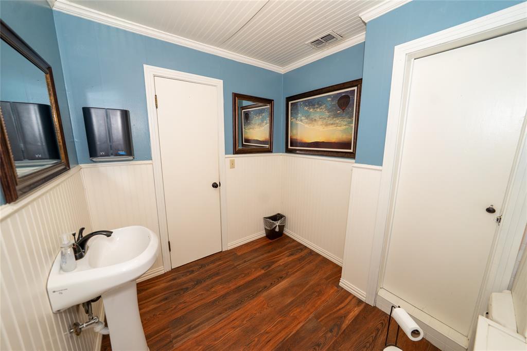 Clow 2 Add Town Coleman - Commercial Sale