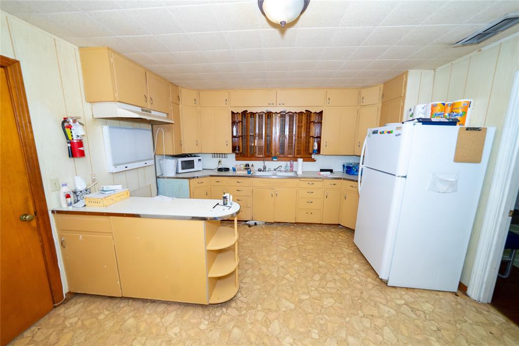 Clow 2 Add Town Coleman - Commercial Sale