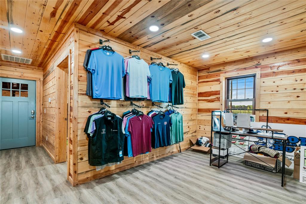 2210 US Highway 82 W