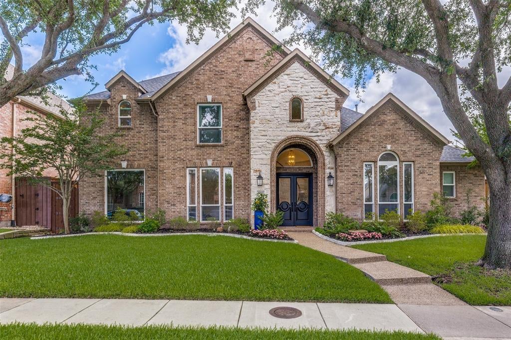 Photo of 5213 Tennington Park, Dallas, TX 75287 (MLS # 21306047)