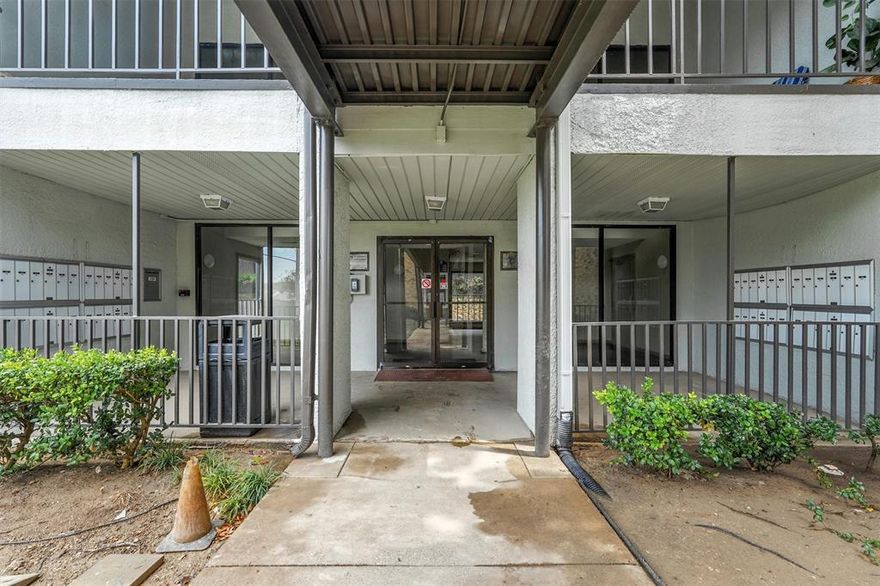 Welcome to Cambridge Condos! Look no further for your ideal home, a beautiful third-floor condo in an unbeatable location within a gated community! Secure keypad entry and elevator access for added peace of mind. Enjoy the convenience of this amazing location and make this condo your home today! Complex IS warrantable.