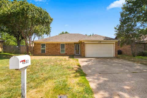Photo of 4202 Maple Springs Drive, Arlington, TX 76001 (MLS # 21343451)