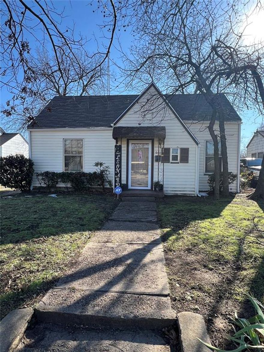 Discover this lovely and charming home that is filled with great potential. This charmer is nestle in the historic Morningside Subdivision. Downtown Fort Worth is just minutes away. Located just South of Downton, providing convenience and neighborly living all in one. This gem offers 2 bedrooms and 1 bath. The lot size is over 6,000 square feet, so just imagine the potential to expand.