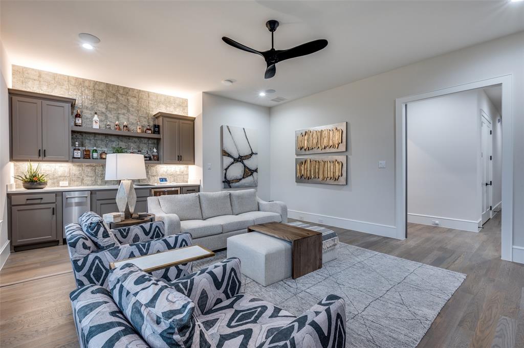 HIDDEN CREEKS POINTE - Residential