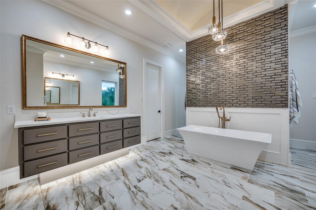 HIDDEN CREEKS POINTE - Residential