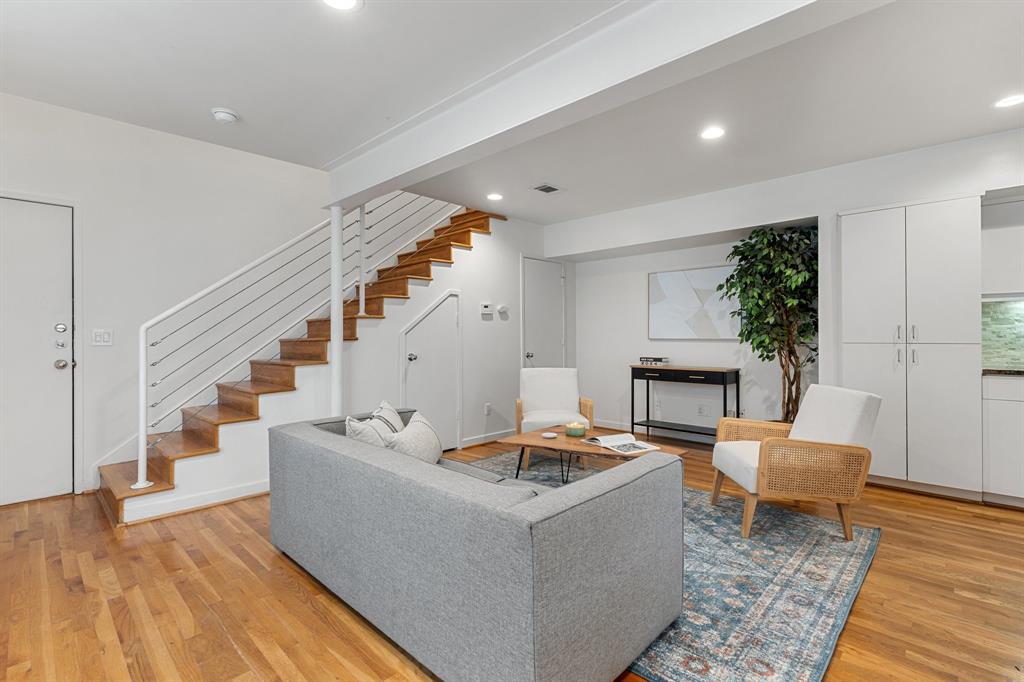 4122 Travis Street 7