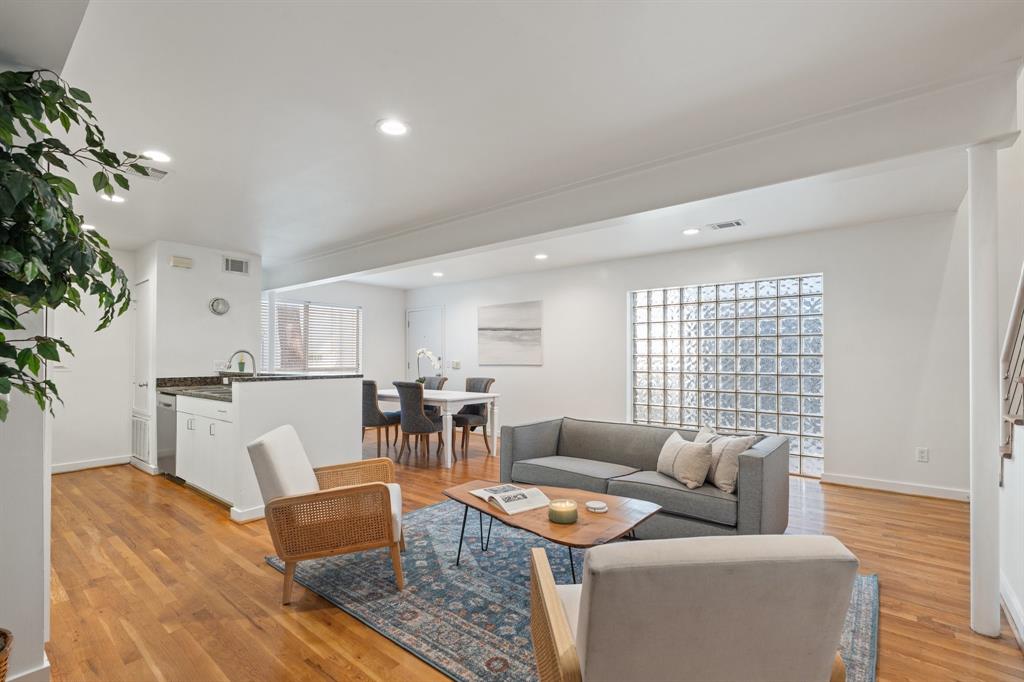 4122 Travis Street 7