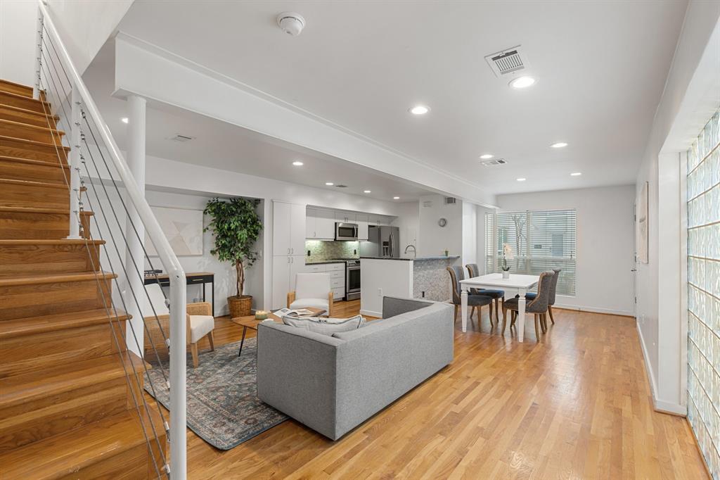 4122 Travis Street 7