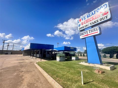 313 Castle Drive Garland TX 75040