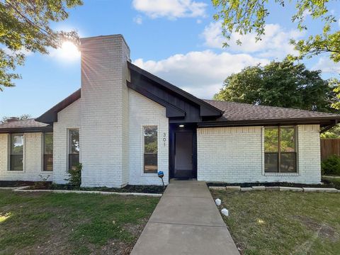 Photo of 301 Barclay Avenue, Coppell, TX 75019 (MLS # 21142441)