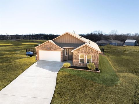 Photo of 315 Delatorre Street, Trenton, TX 75490 (MLS # 21172512)