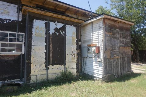 A home in Jacksboro