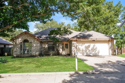 Photo of 4742 Cornflower Drive, Arlington, TX 76018 (MLS # 21351688)