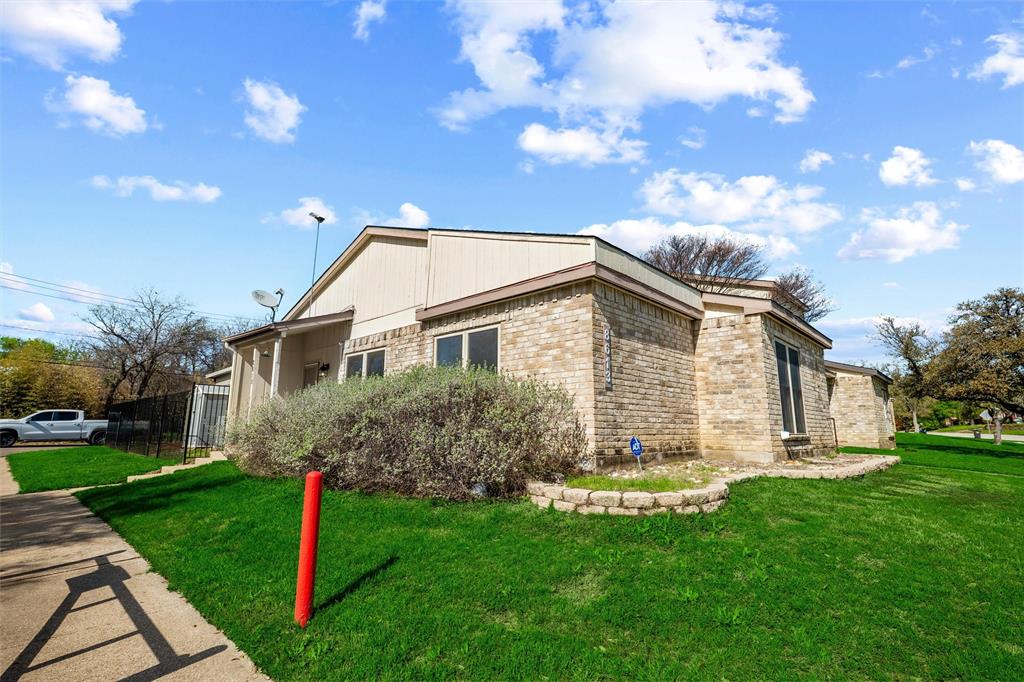 8613 N Normandale Street