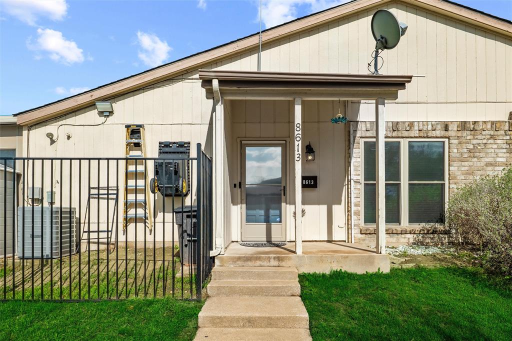 8613 N Normandale Street