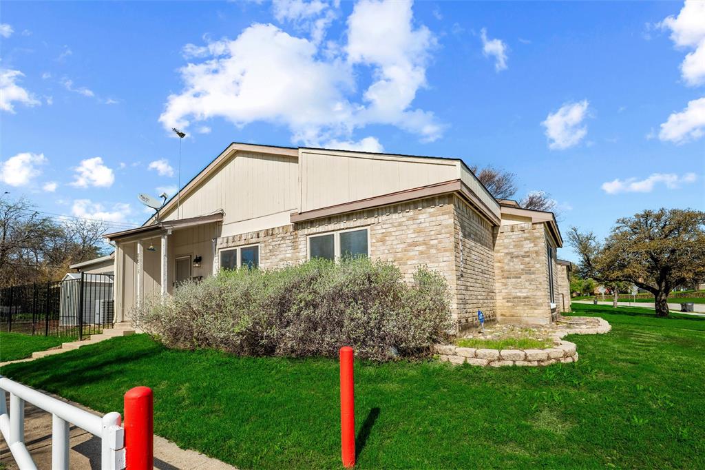 8613 N Normandale Street