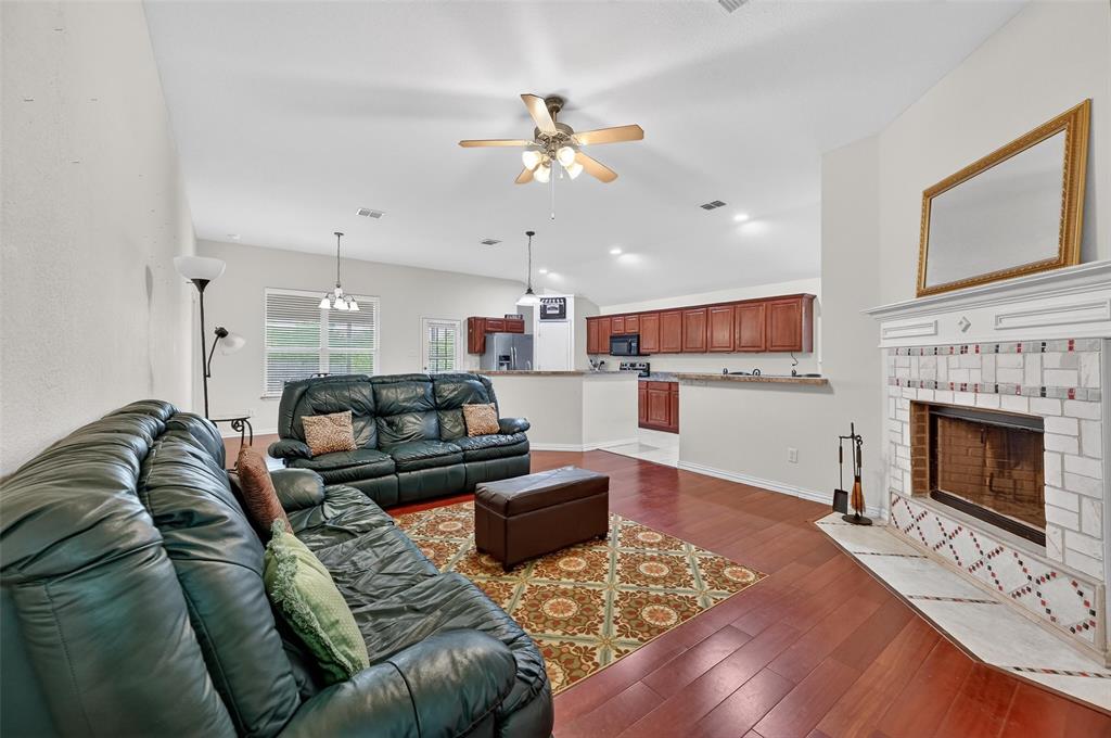 7424 Lake Front Trail