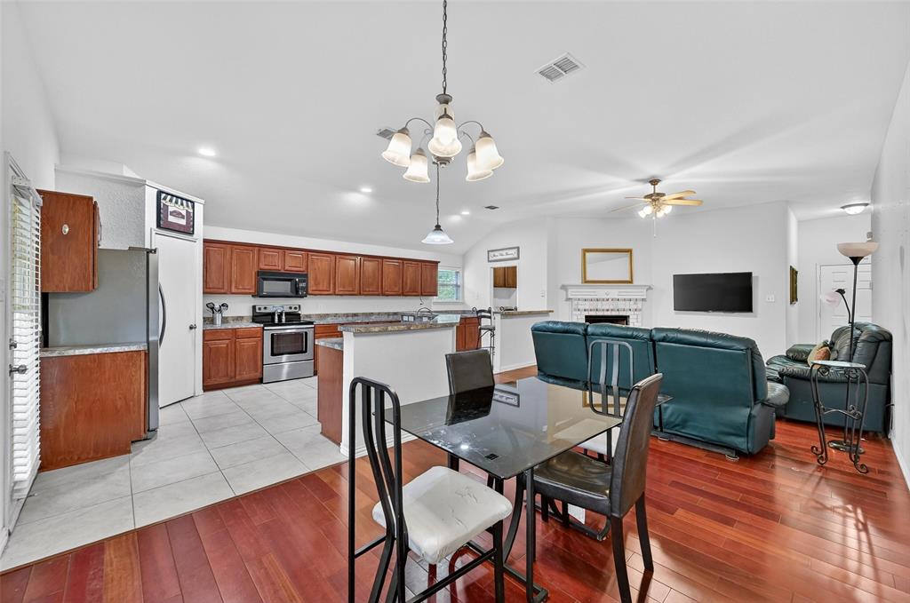 7424 Lake Front Trail