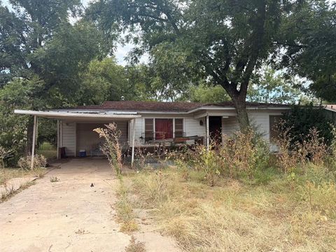 1114 W Mesquite Coleman TX 76834