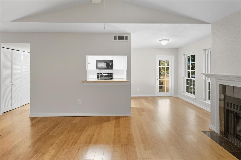 Willow Lane Condo - Residential