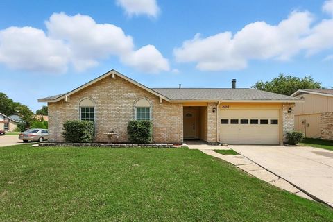 2106 Sheriff Drive Grand Prairie TX 75051