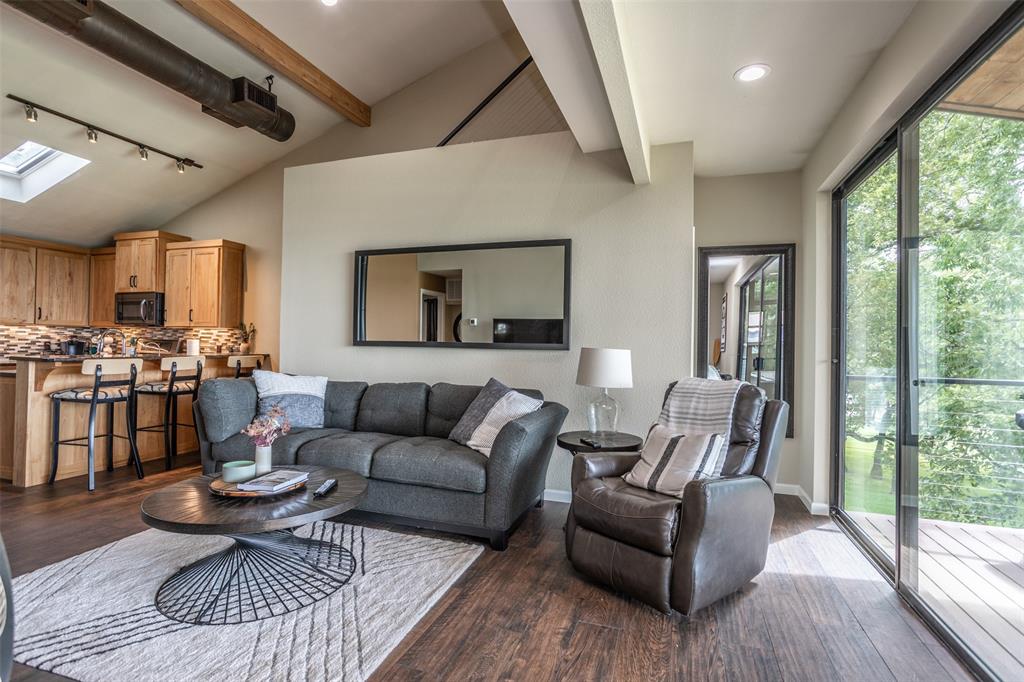 Moss Lake Estate - Residential