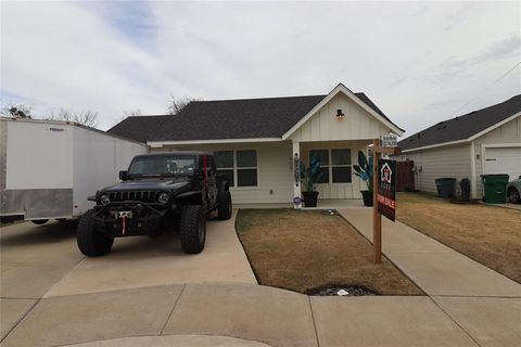 Photo of 309 Thomas Street, Terrell, TX 75160 (MLS # 21150430)