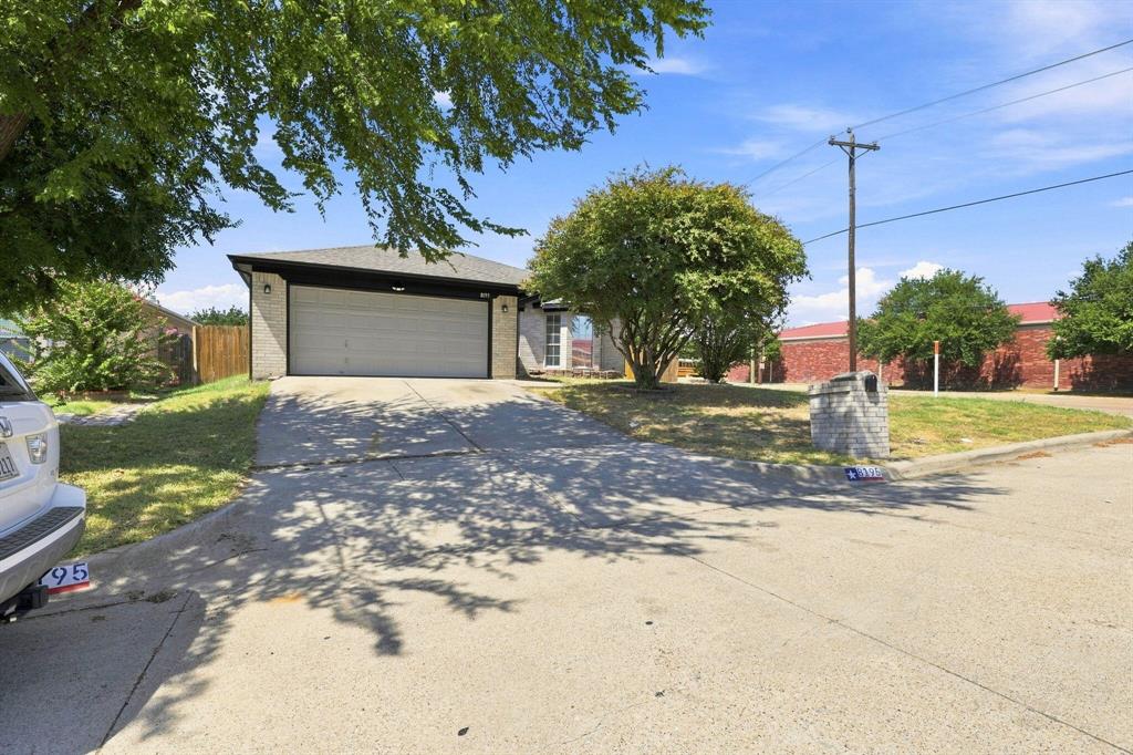 8195 Waterside Trail