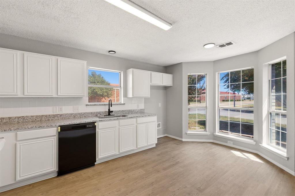 8195 Waterside Trail