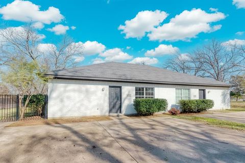 Photo of 216 & 220 E Walcott Street, Pilot Point, TX 76258 (MLS # 21220820)