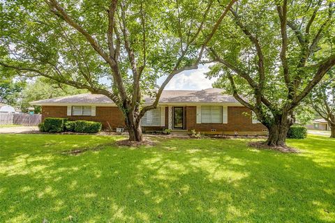 203 Lone Star Street Joshua TX 76058