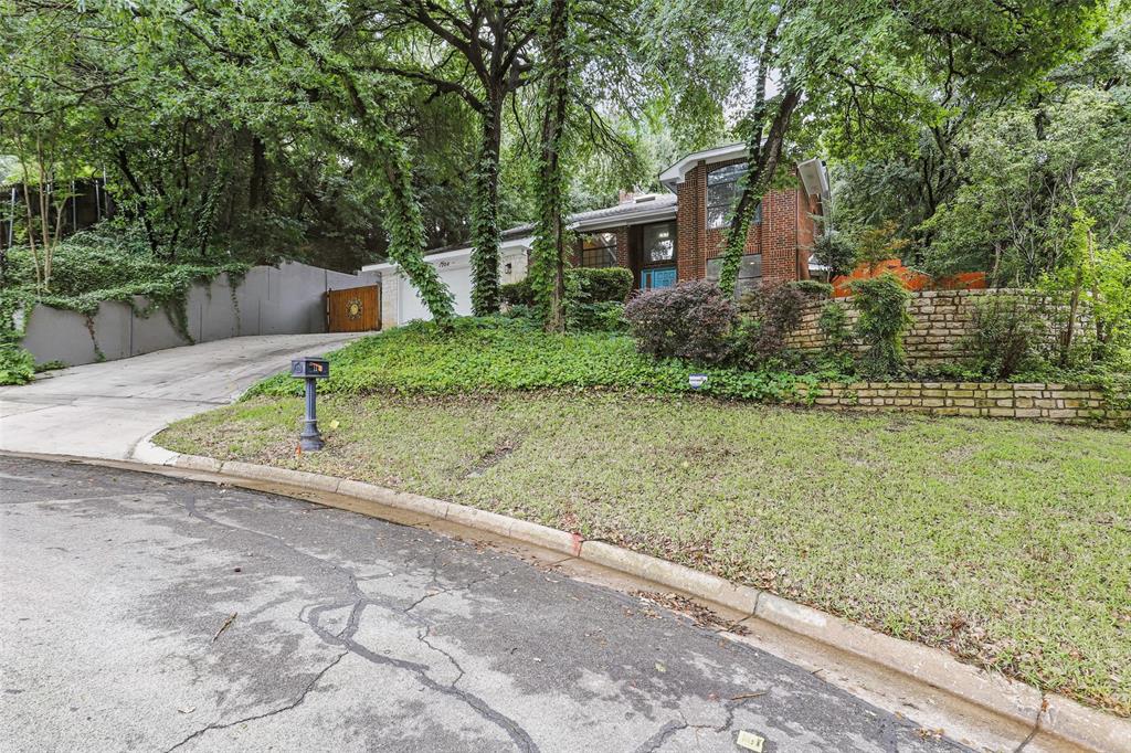 1206 Hickory Valley Court