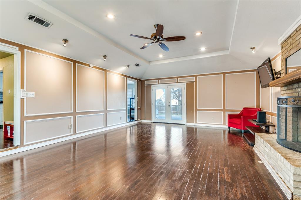 2206 Greenbriar Court