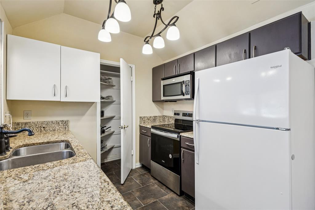 1700 Amelia Court 116
