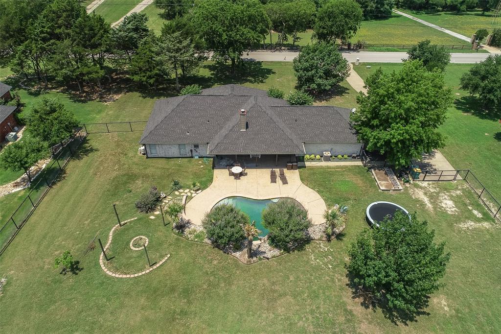 Photo 27 of 29 of 4830 Plainview Road house