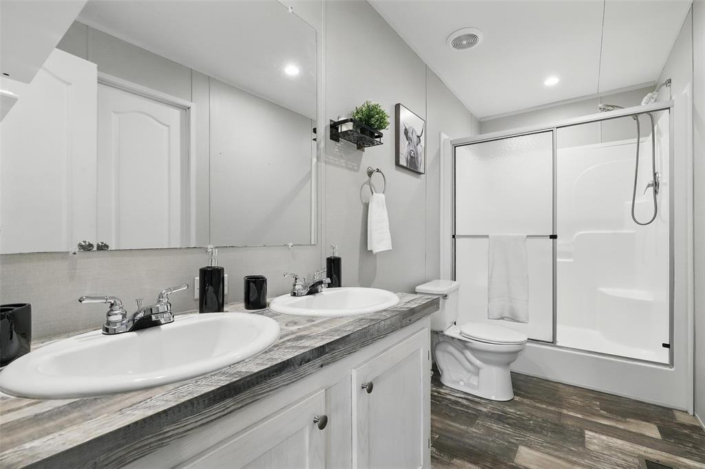 5904 S Lakeside Hills Court