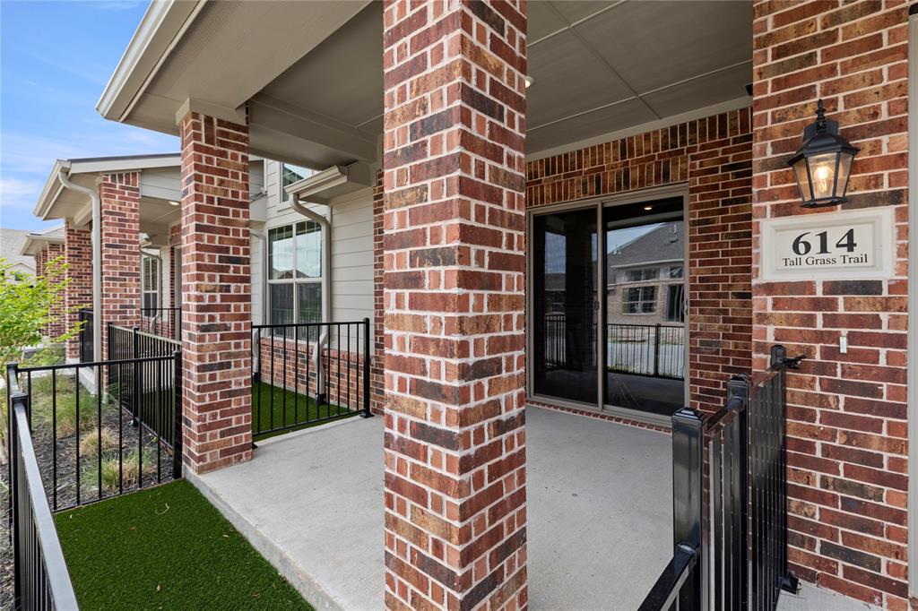 614 Tall Grass Trail