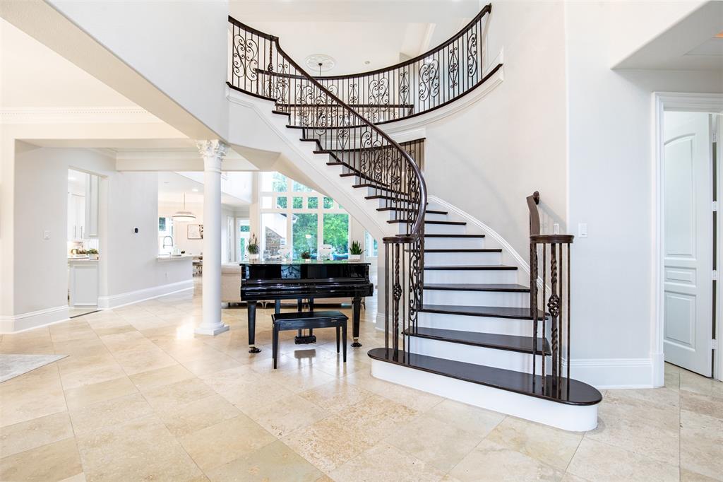 5809 Golden Leaf Court