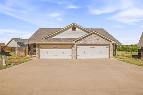 Photo of 907 Dart Court, Granbury, TX 76049 (MLS # 21403251)